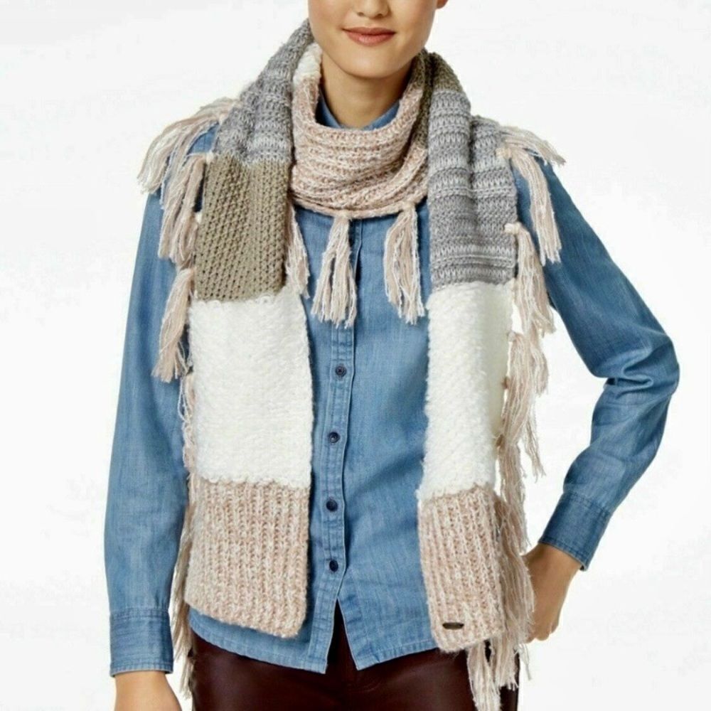 Steve Madden blush fringe hem knit scarf